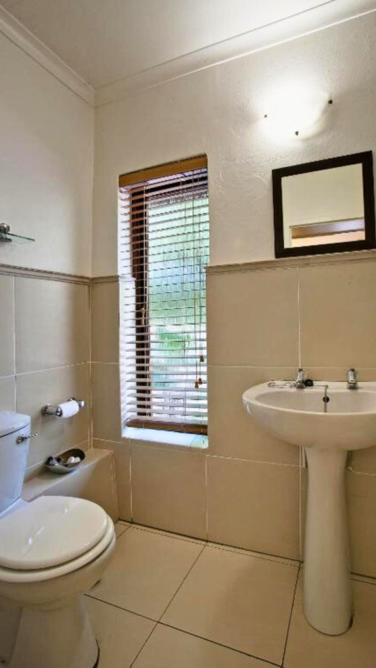  Deluxe  -  A breezy villa residence with luscious gardens and sunny open space  - Gallery -  1
