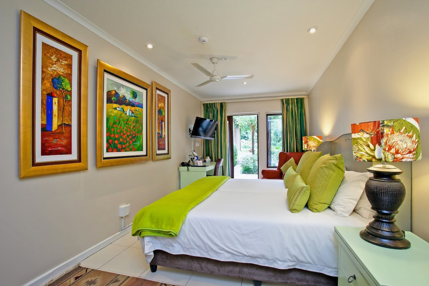  Deluxe  -  A breezy villa residence with luscious gardens and sunny open space  - Gallery -  8