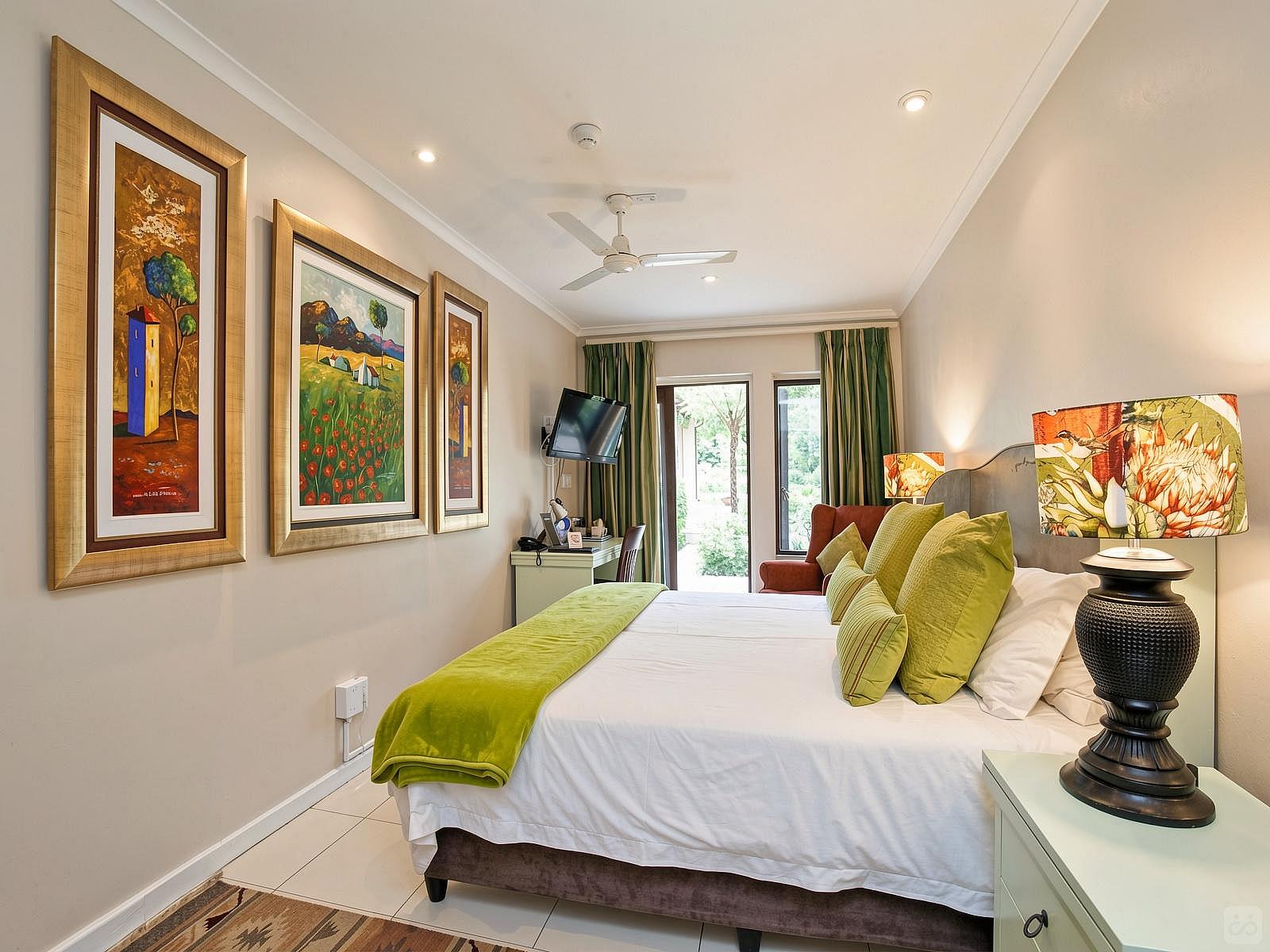  Deluxe  -  A breezy villa residence with luscious gardens and sunny open space  - Gallery -  6