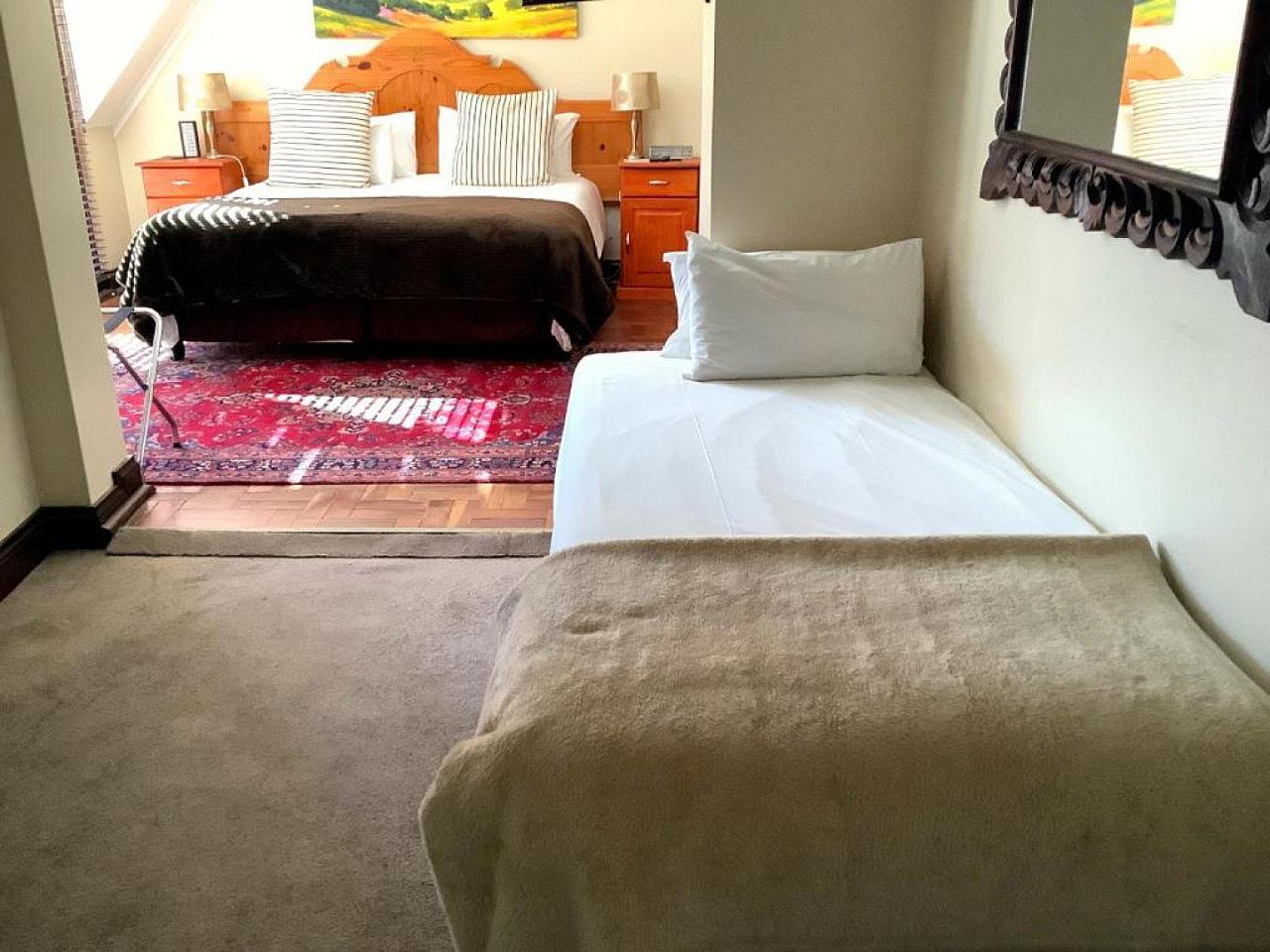  Grand Room (Shared)  -  A breezy villa residence with luscious gardens and sunny open space  - Gallery -  11