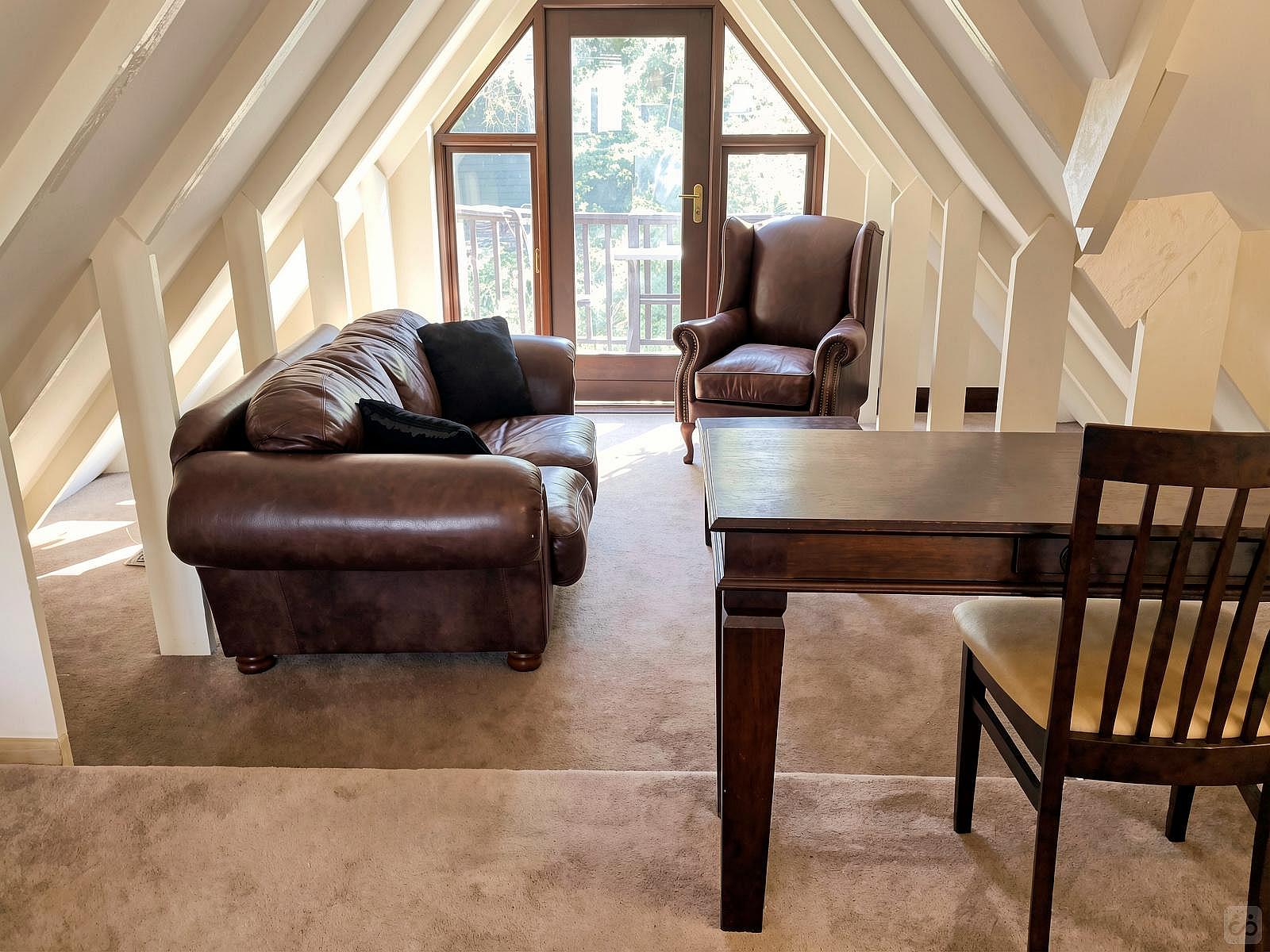  Grand Room (Shared)  -  A breezy villa residence with luscious gardens and sunny open space  - Gallery -  20