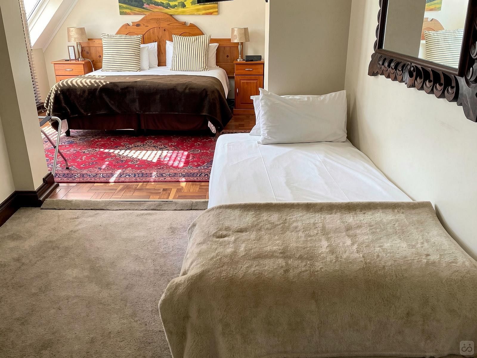  Grand Room (Shared)  -  A breezy villa residence with luscious gardens and sunny open space  - Gallery -  19