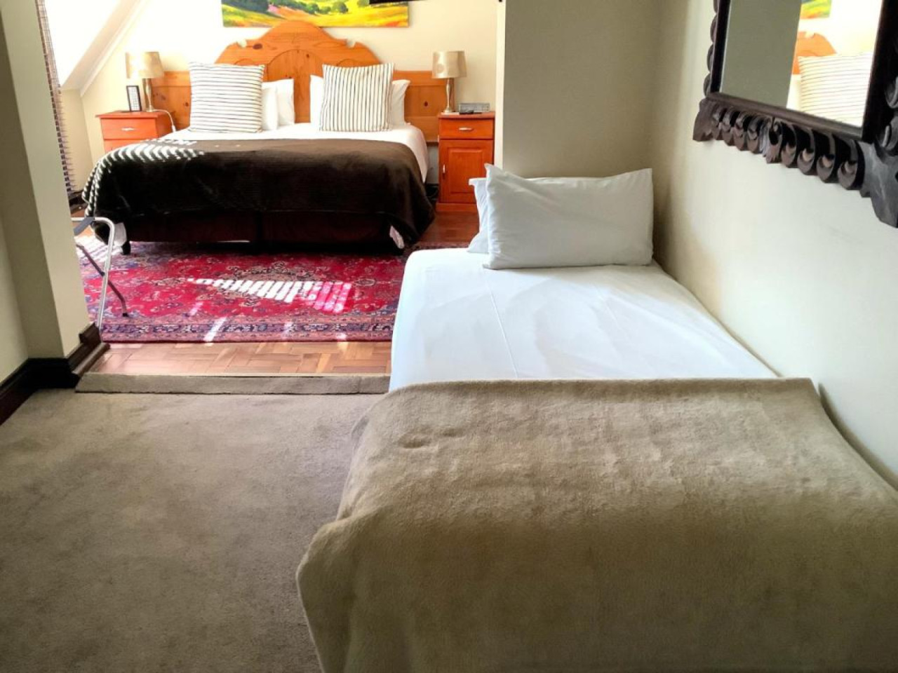  Grand Room (Shared)  -  A breezy villa residence with luscious gardens and sunny open space  - Gallery -  1