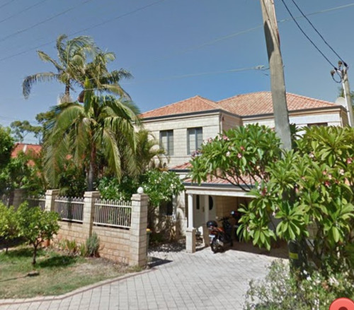 Tuscan 2 storey House near city  * FEMALES ONLY*