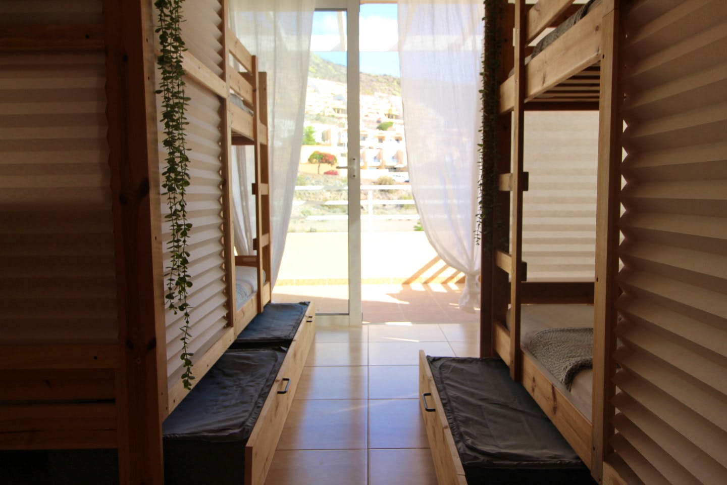 Bed In A 4-Bed Mixed Gender Room - Welcoming Coliving House for Remote Workers in Vibrant Costa Adeje - Gallery - 16