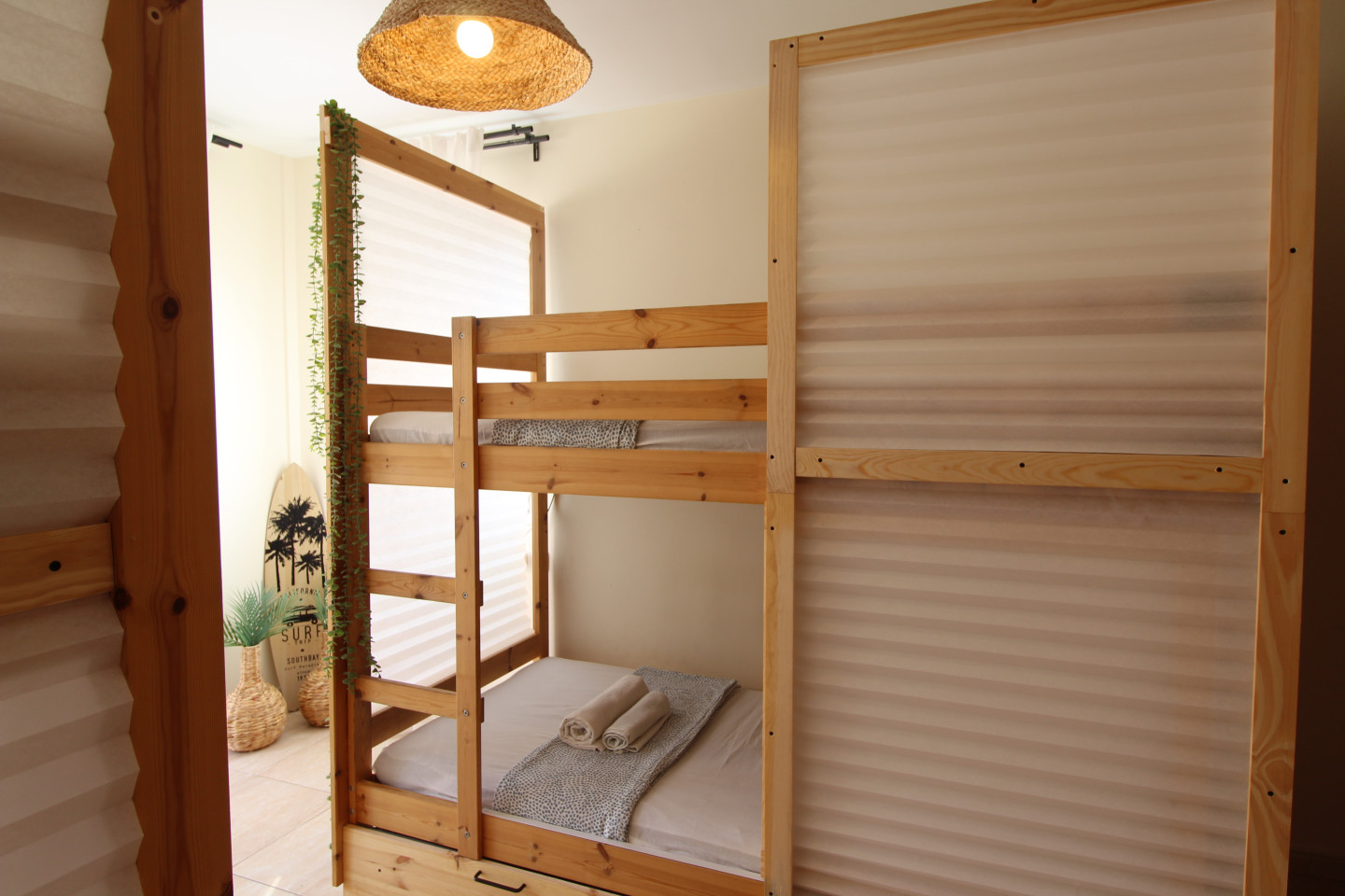 Bed In A 4-Bed Mixed Gender Room - Welcoming Coliving House for Remote Workers in Vibrant Costa Adeje - Gallery - 17
