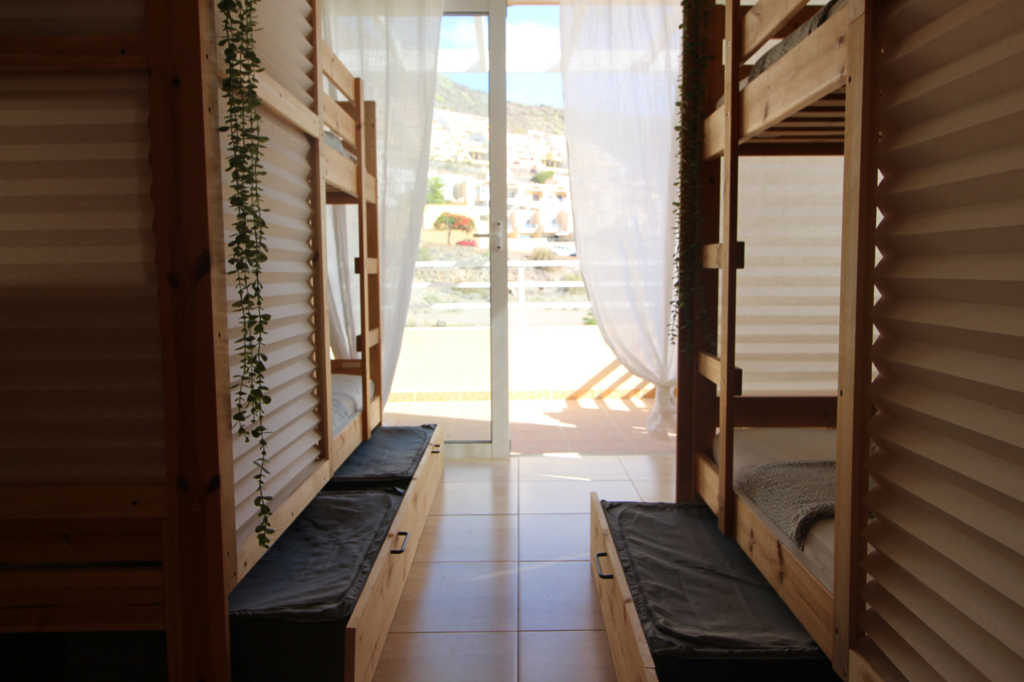 Bed In A 4-Bed Mixed Gender Room - Welcoming Coliving House for Remote Workers in Vibrant Costa Adeje - Gallery - 18