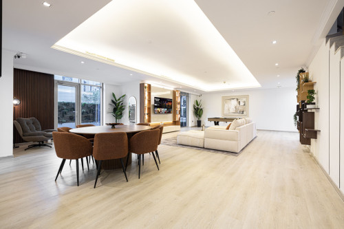 Vibrant Coliving Villa: Cozy Room, Netflix & Stunning Burj Views