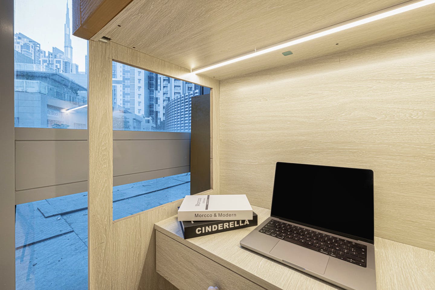 Single - Vibrant Coliving Villa: Cozy Room, Netflix & Stunning Burj Views Apartment - Gallery - 5