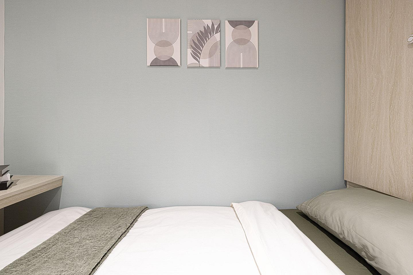  Single  -  Vibrant Coliving Villa: Cozy Room, Netflix & Stunning Burj Views  - Gallery -  16