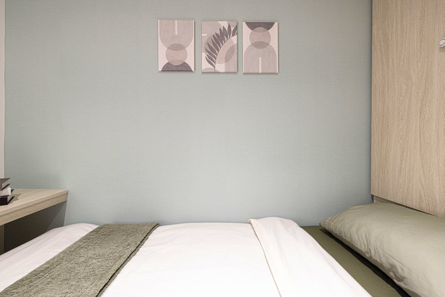  Single  -  Vibrant Coliving Villa: Cozy Room, Netflix & Stunning Burj Views  - Gallery -  2