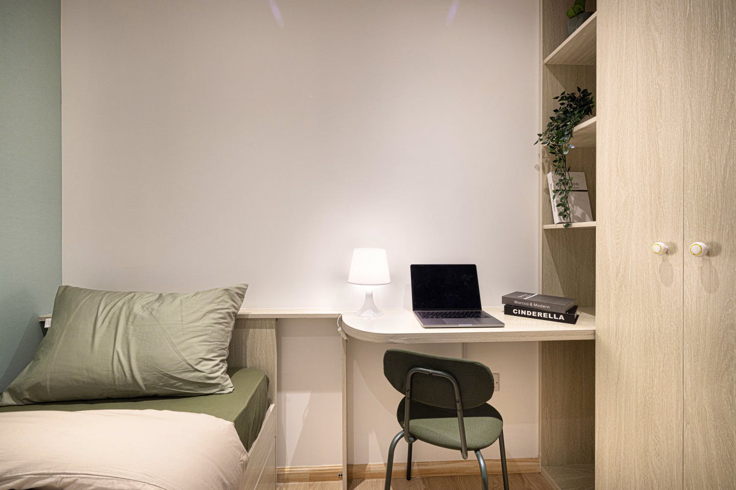 Single - Vibrant Coliving Villa: Cozy Room, Netflix & Stunning Burj Views - Gallery - 14