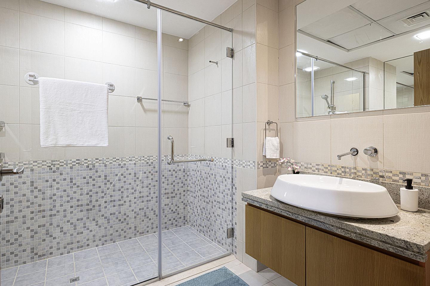 Single - Vibrant Coliving Villa: Cozy Room, Netflix & Stunning Burj Views - Gallery - 38