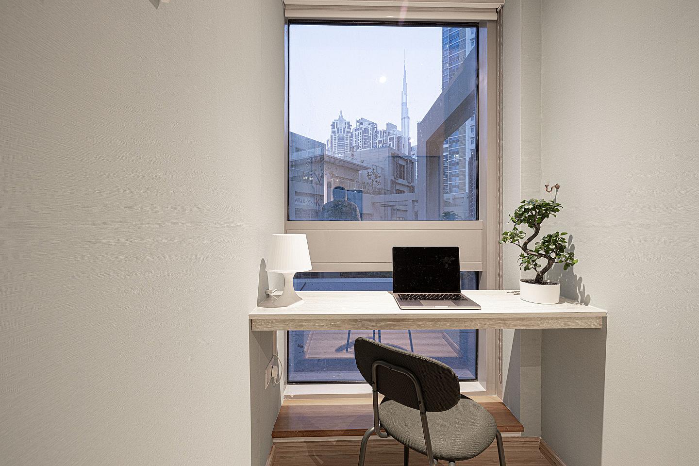 Single - Vibrant Coliving Villa: Cozy Room, Netflix & Stunning Burj Views - Gallery - 17