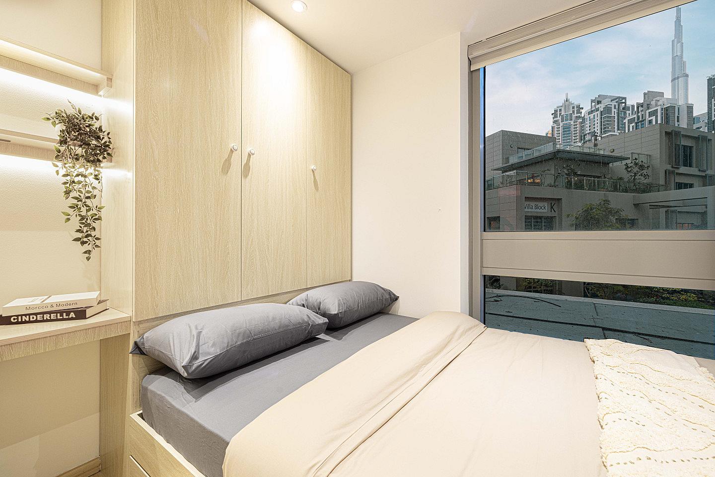 Private Queen Bed - Vibrant Coliving Villa: Cozy Room, Netflix & Stunning Burj Views Apartment - Gallery - 14