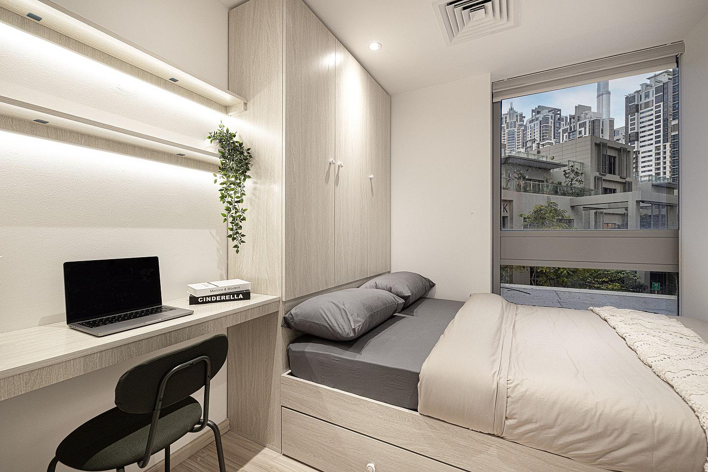  Private Queen Bed  -  Vibrant Coliving Villa: Cozy Room, Netflix & Stunning Burj Views  - Gallery -  7