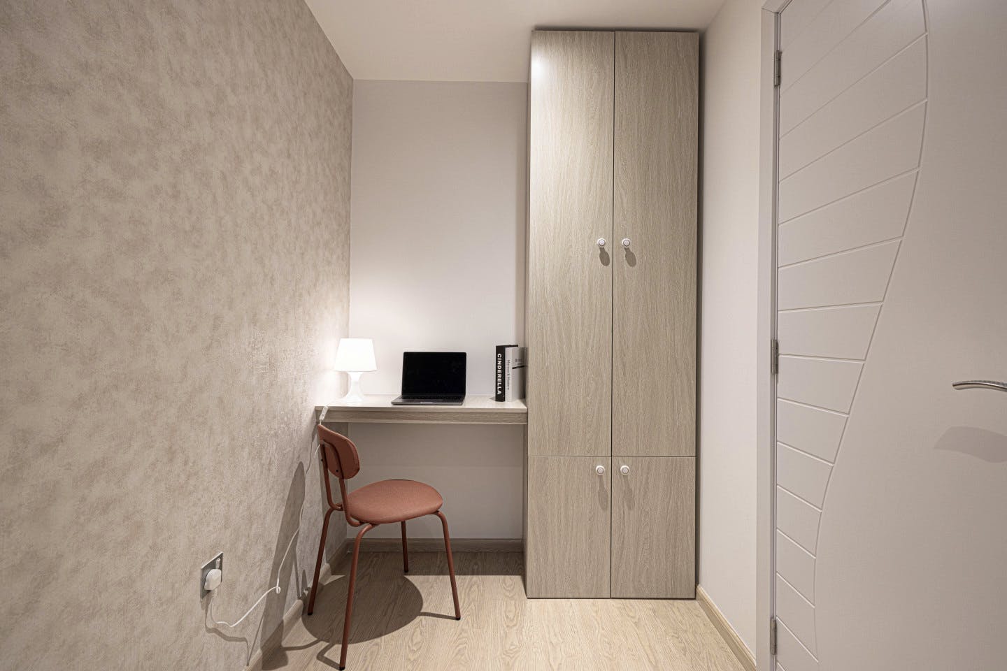 Private King Bed Room - Vibrant Coliving Villa: Cozy Room, Netflix & Stunning Burj Views - Gallery - 9