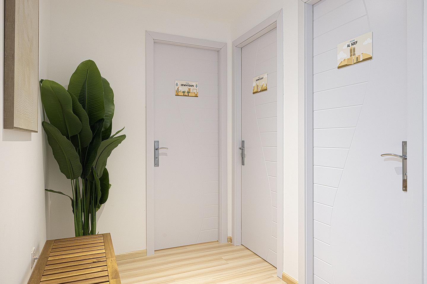 Private King Bed Room - Vibrant Coliving Villa: Cozy Room, Netflix & Stunning Burj Views Apartment - Gallery - 33