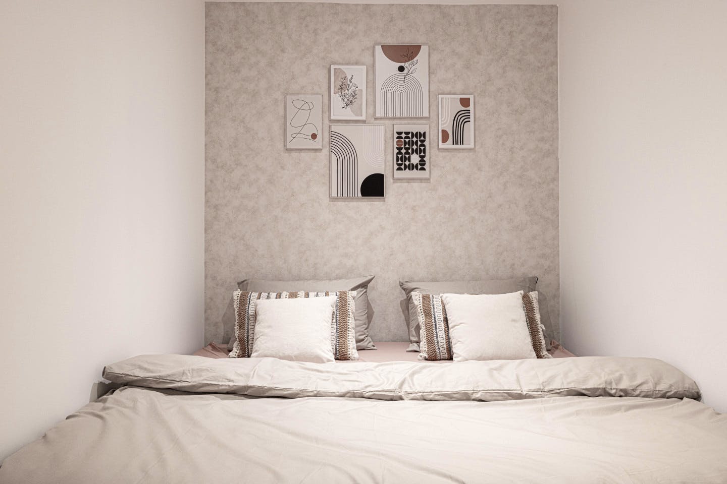 Private King Bed Room - Vibrant Coliving Villa: Cozy Room, Netflix & Stunning Burj Views Apartment - Gallery - 4