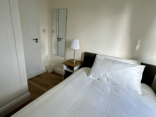 Peaceful Room in Homely Space - Gallery - 5