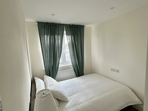 Peaceful Room in Homely Space - Gallery - 6