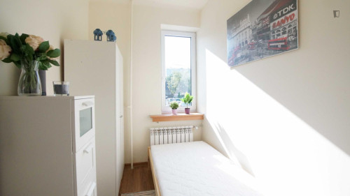 Sunny single bedroom in Radogoszcz - Wschód