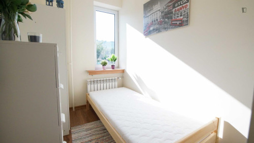 Sunny single bedroom in Radogoszcz - Wschód