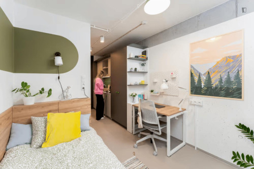 Bed in a cool shared studio, in central Warszawskie - Gallery - 14