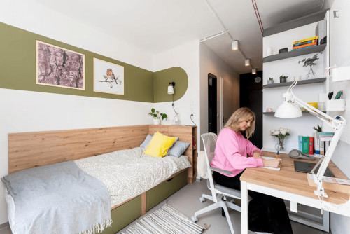 Bed in a cool shared studio, in central Warszawskie - Gallery - 13