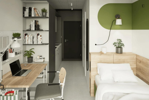 Bed in a cool shared studio, in central Warszawskie - Gallery - 12