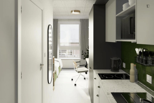 Bed in a cool shared studio, in central Warszawskie - Gallery - 9