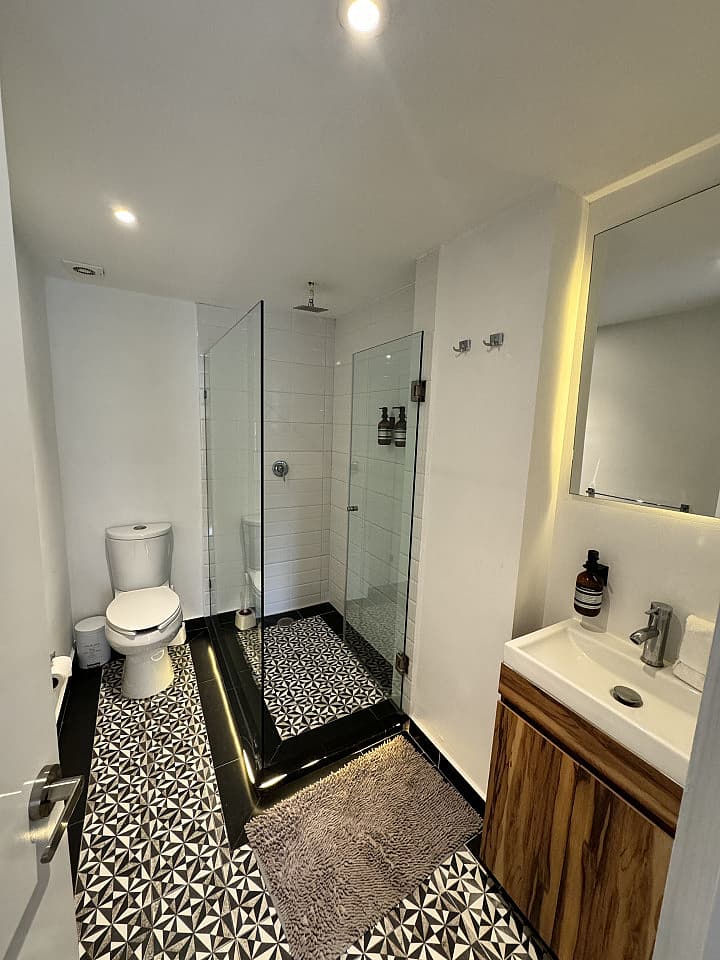  Room 1  -  Luxurious Penthouse Coliving with Stunning City Views in Del Valle Centro Apartment  - Gallery -  18