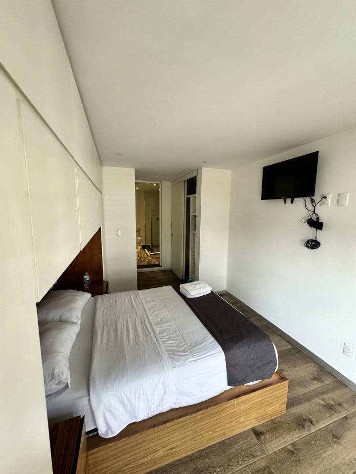  Room 1  -  Luxurious Penthouse Coliving with Stunning City Views in Del Valle Centro Apartment  - Gallery -  2