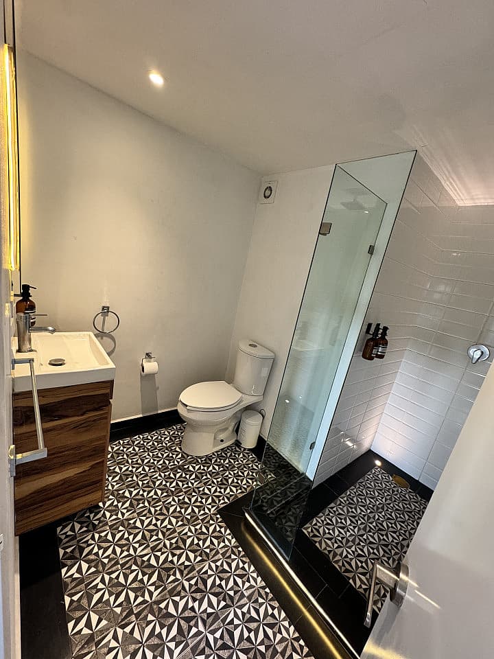 Room 2  -  Luxurious Penthouse Coliving with Stunning City Views in Del Valle Centro Apartment  - Gallery -  11