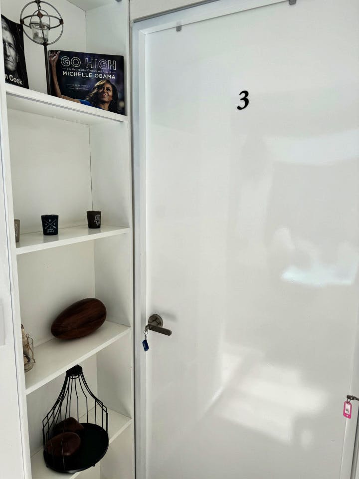  Room 3  -  Luxurious Penthouse Coliving with Stunning City Views in Del Valle Centro Apartment  - Gallery -  1