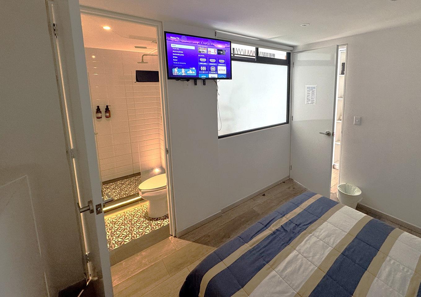  Room 4  -  Luxurious Penthouse Coliving with Stunning City Views in Del Valle Centro Apartment  - Gallery -  23