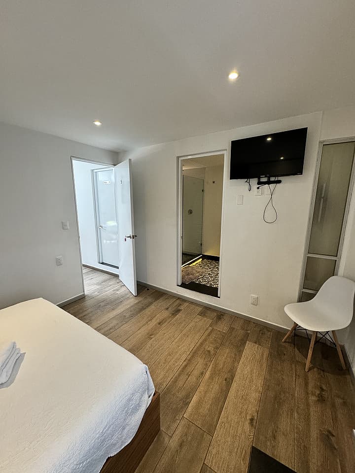  Room 5  -  Luxurious Penthouse Coliving with Stunning City Views in Del Valle Centro Apartment  - Gallery -  14