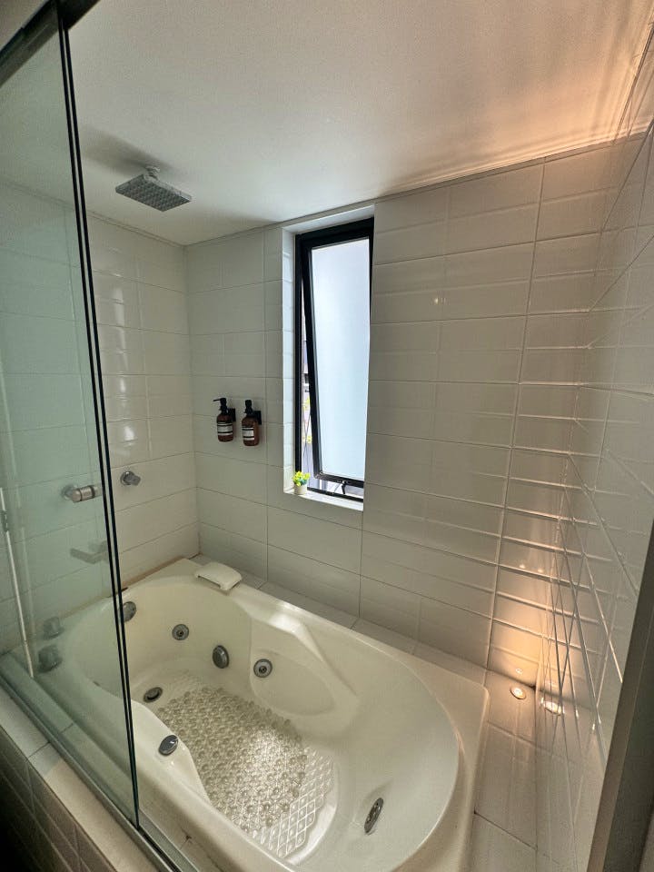  Room 7  -  Luxurious Penthouse Coliving with Stunning City Views in Del Valle Centro Apartment  - Gallery -  4