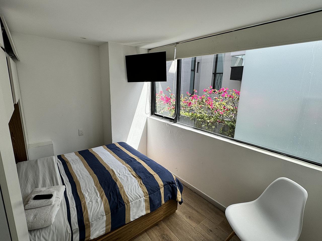  Room 7  -  Luxurious Penthouse Coliving with Stunning City Views in Del Valle Centro Apartment  - Gallery -  25