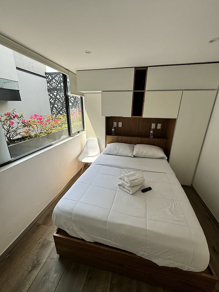  Room 8  -  Luxurious Penthouse Coliving with Stunning City Views in Del Valle Centro Apartment  - Gallery -  7