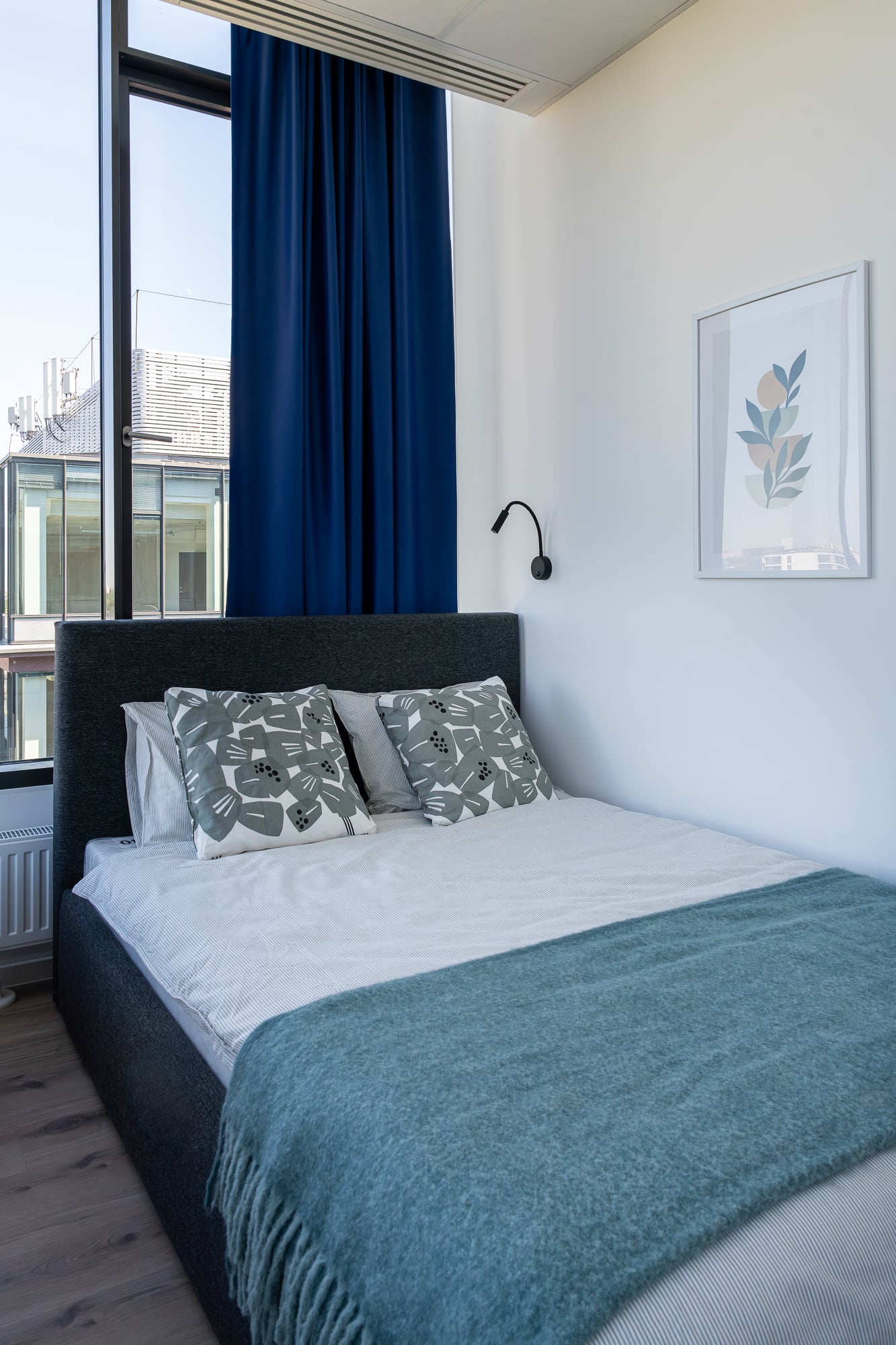 Premium Deluxe Twin – MALE ONLY - Warsaw Sky Living - Gallery - 1