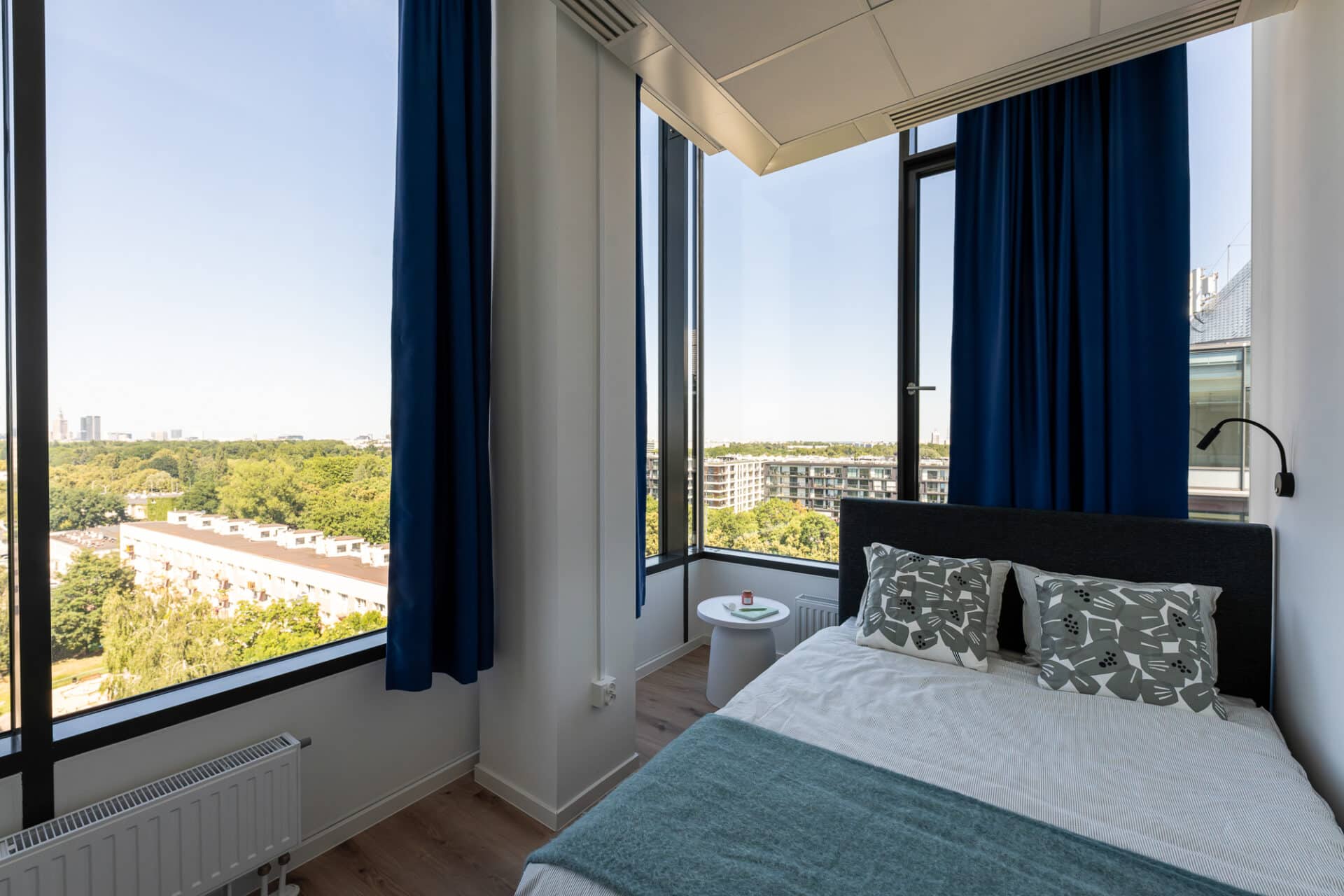 Premium Deluxe Twin – MALE ONLY - Warsaw Sky Living - Gallery - 2