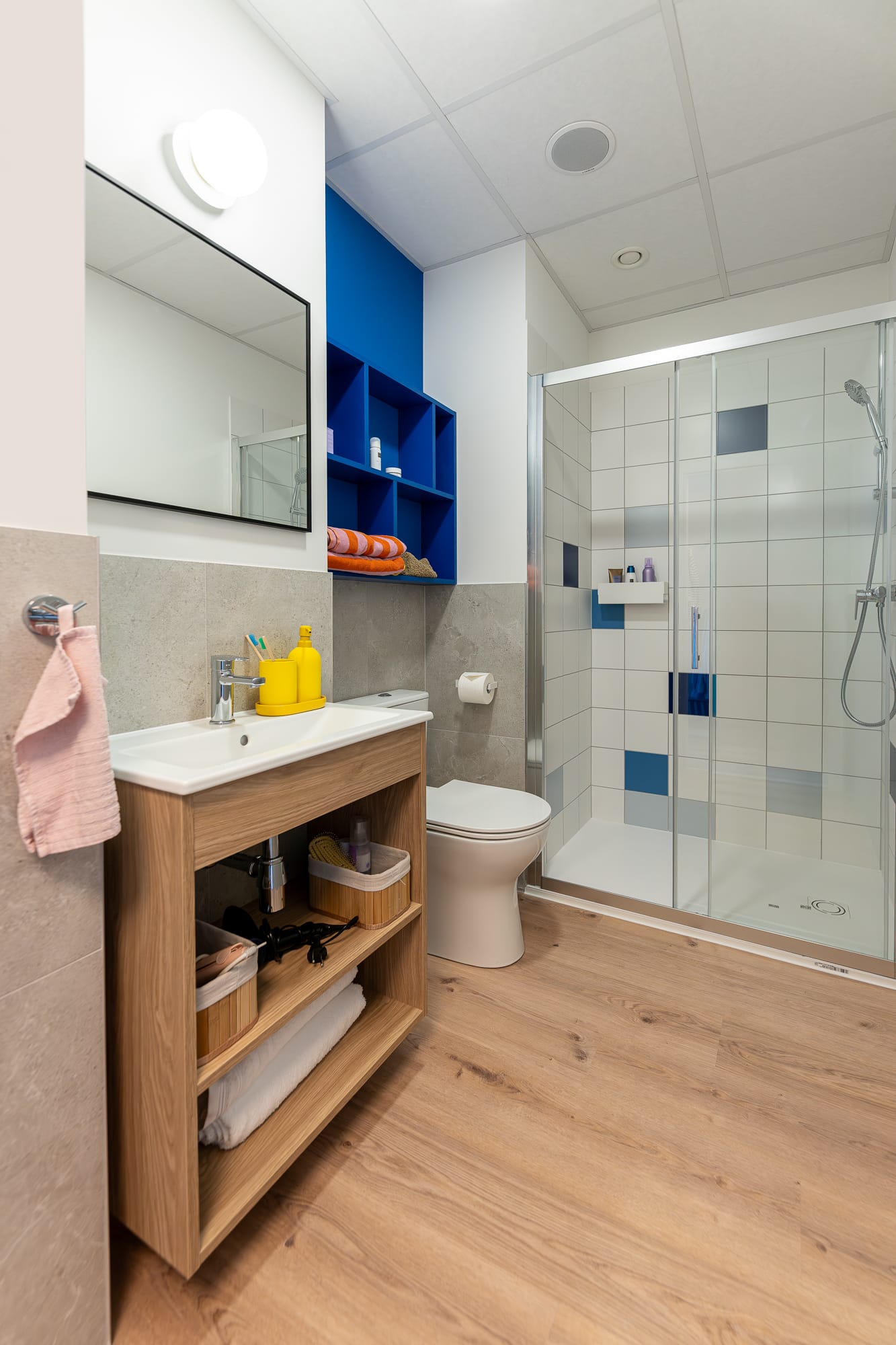 Premium Deluxe Twin – MALE ONLY - Warsaw Sky Living - Gallery - 8