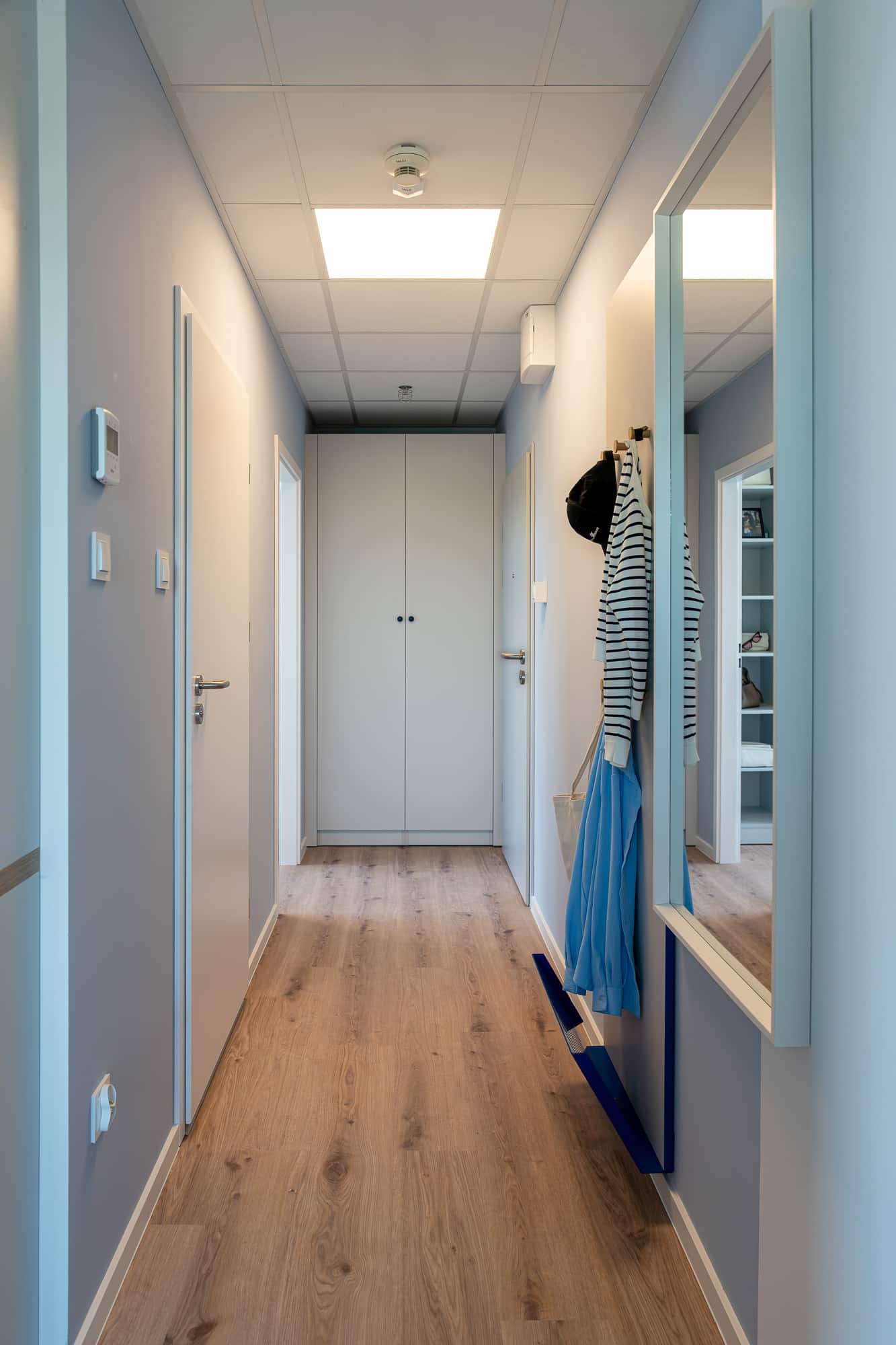 Premium Deluxe Twin – MALE ONLY - Warsaw Sky Living - Gallery - 9