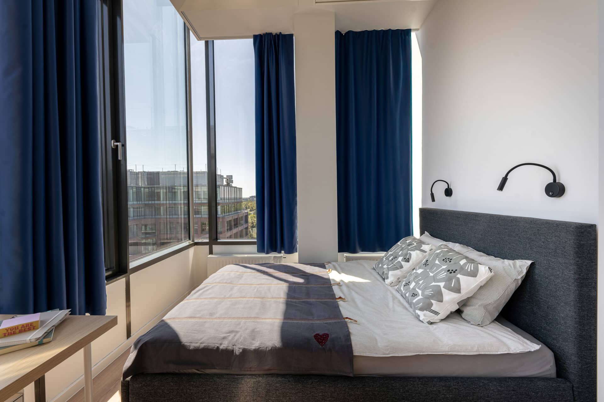 Premium Deluxe Twin – MALE ONLY - Warsaw Sky Living - Gallery - 4