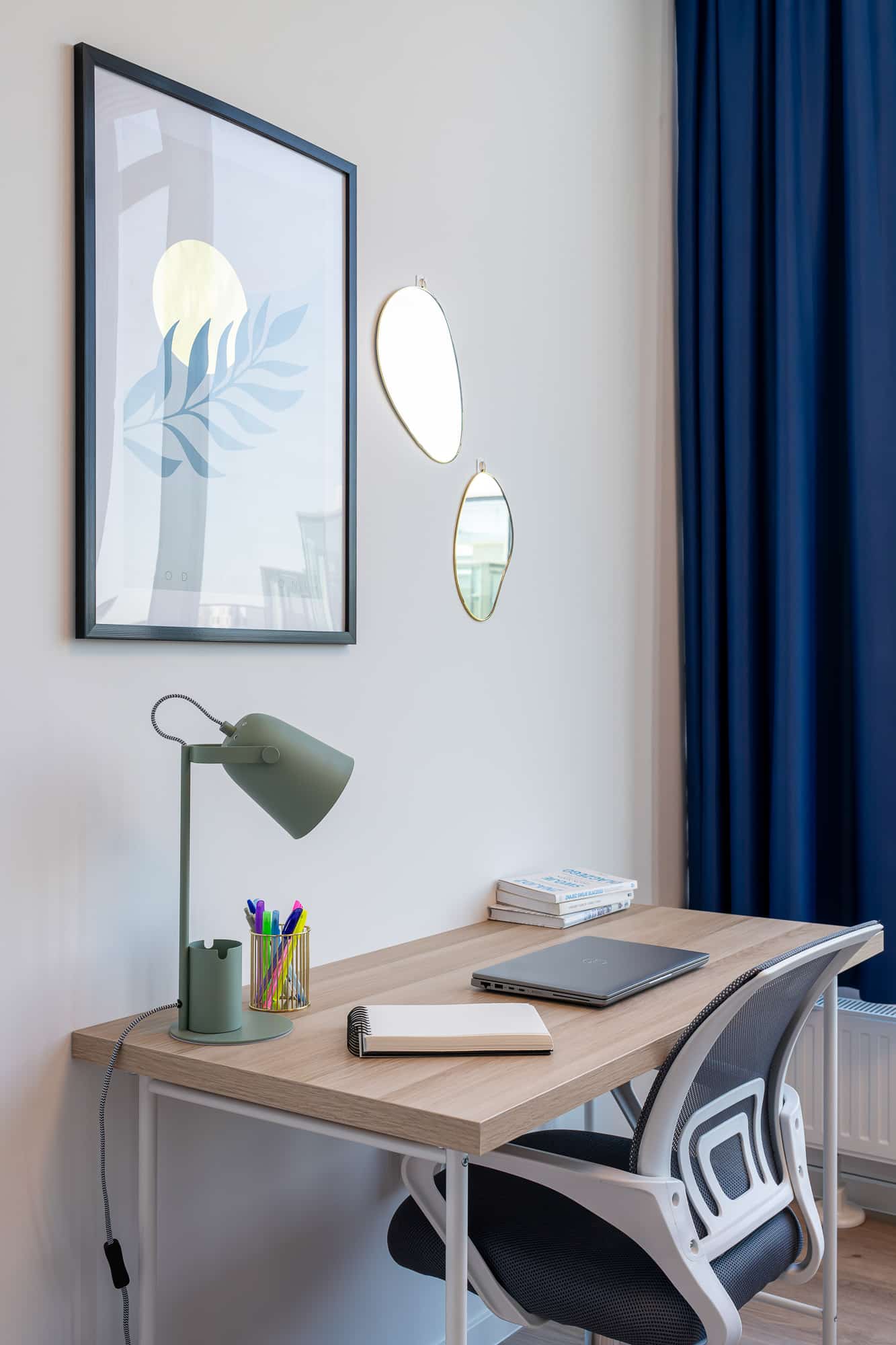 Premium Deluxe Twin – MALE ONLY - Warsaw Sky Living - Gallery - 6