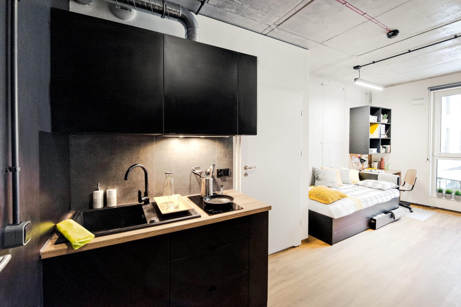 Large Twin Studio - 3