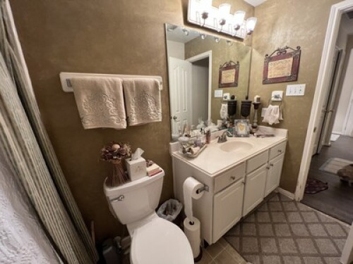 Comfy private bedroom and bathroom - Gallery - 6