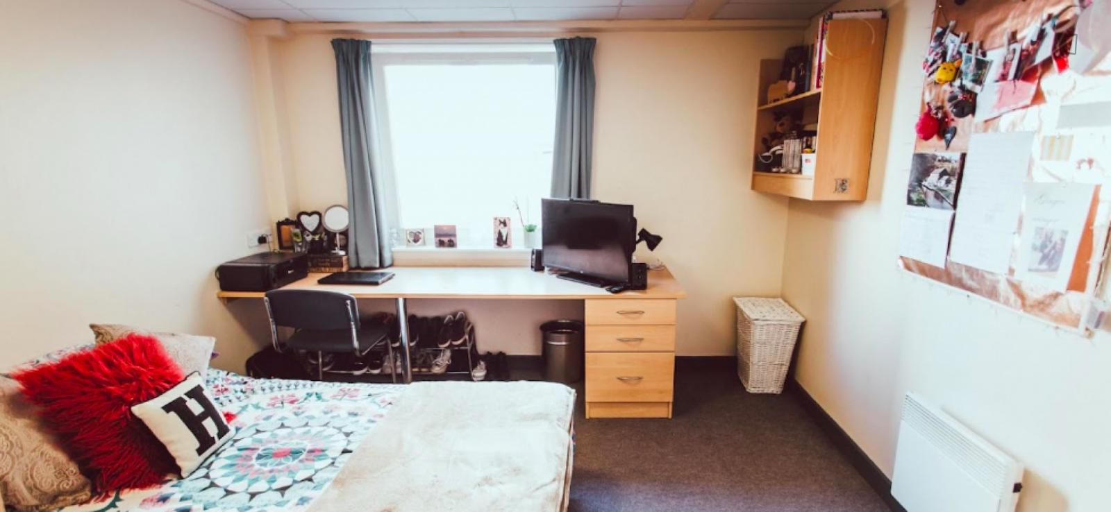 Splendid Double Ensuite Bedroom Not Far From The Tritton Retail Park - 1