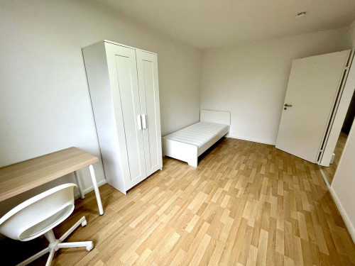 Kölner Landstraße - Room 1